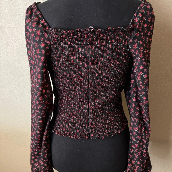 One Clothing Ditsy Long Sleeve Smocked Crop Top - Picture 10 of 11